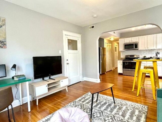 Building Photo - 4557 Flad Ave