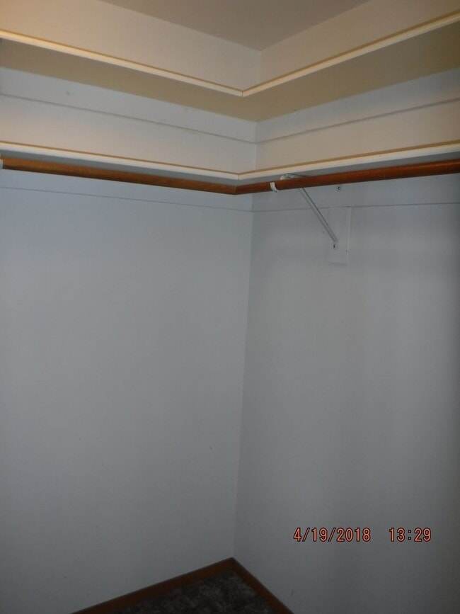 Building Photo - 3 Bedroom Home- Close to Parks and Schools!!- Dog Negotiable!!