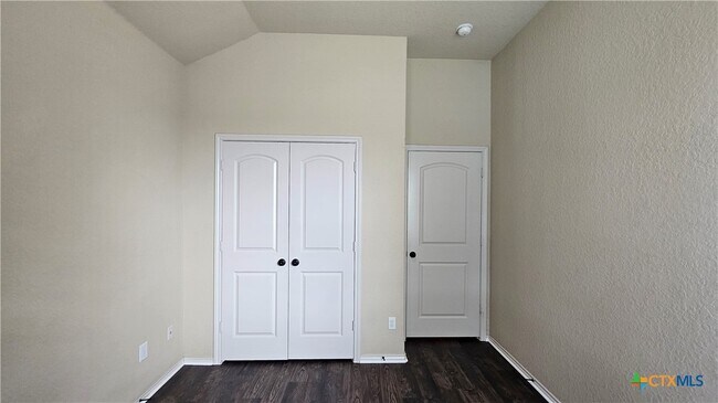 Building Photo - 538 Creekside Cir