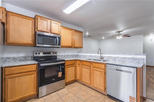 Building Photo - 203 Sage St