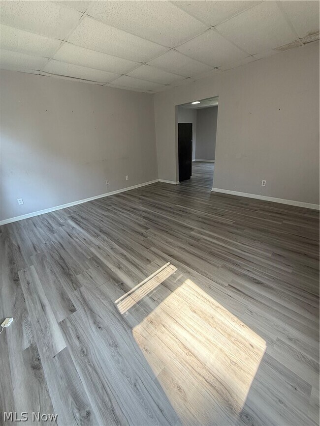 Building Photo - 1108 River Dr