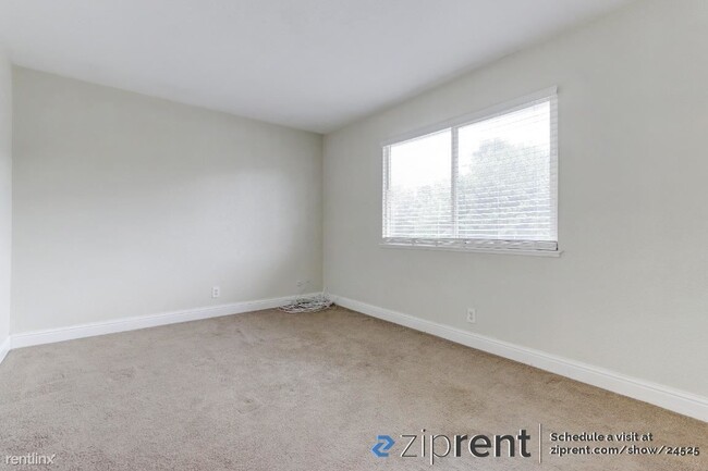 Building Photo - 2 br, 1 bath Condo - 9009 Casals Street, S...