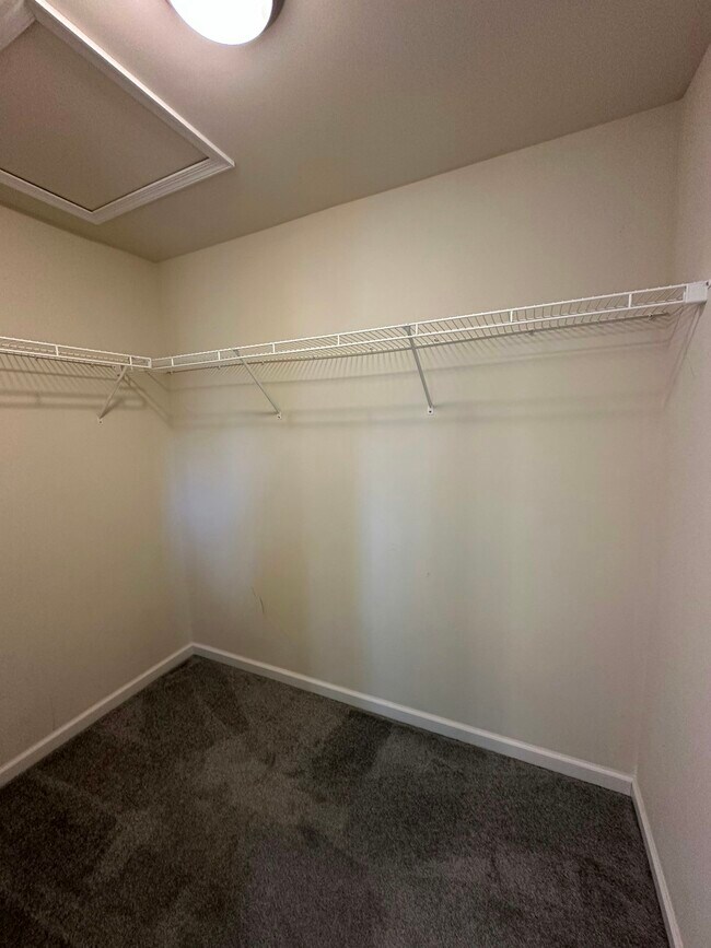 Building Photo - 124 High Pointe Dr