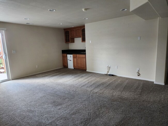 Building Photo - Stunning 2-Story 4 Bedroom Home With Finis...