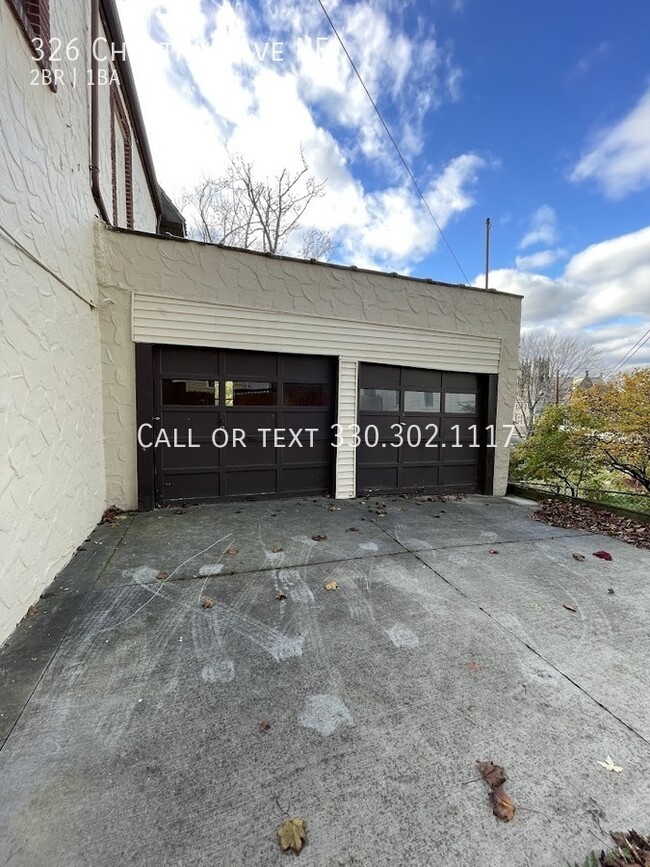 Building Photo - Two bedroom one bathroom second level apar...