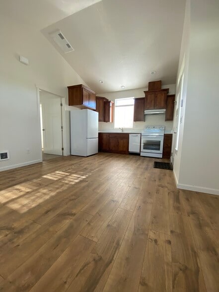 Kitchen - 439 Wall St