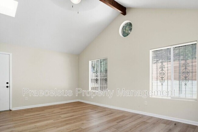 Building Photo - 3408 Clavelita St