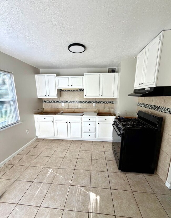 Building Photo - 56644 Crescent Dr