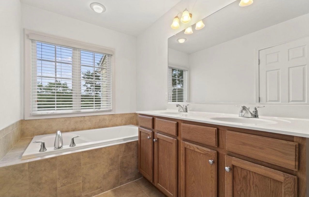 Building Photo - 205 Monroe Point Dr