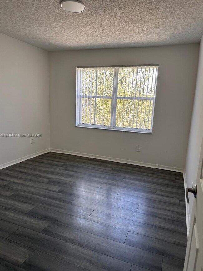 Building Photo - 2-Bed, 2-Bath Apartment with Garage Resort...