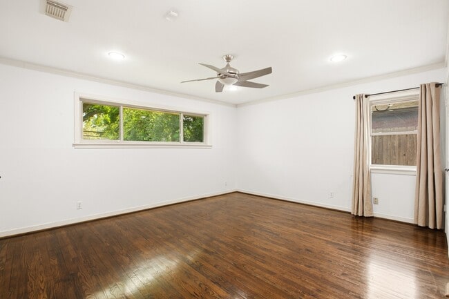 Building Photo - 5238 Kinglet St