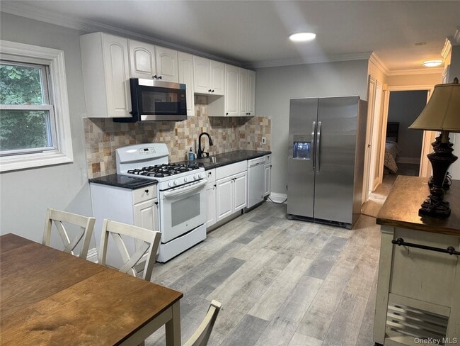 Building Photo - 66 Seaman Neck Rd