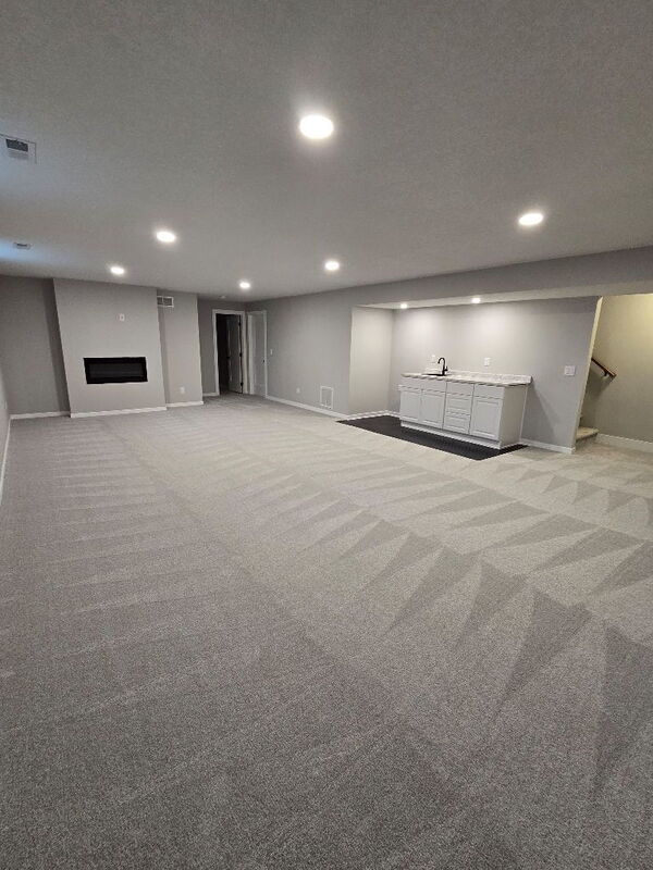 Building Photo - 300 SE Red Fern Dr