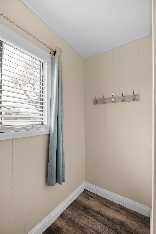 Building Photo - 428 Edwards Ave