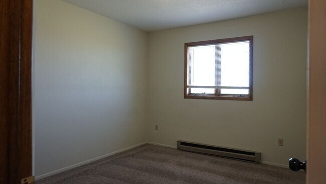 Building Photo - Spacious Country Property On 5 Acres with ...