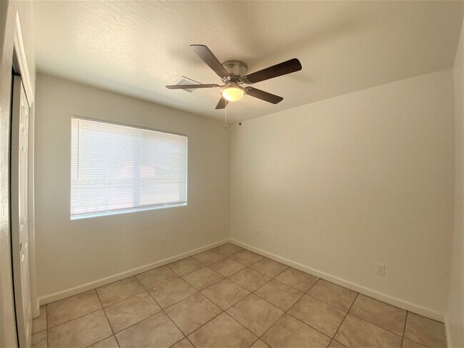 Building Photo - 6130 N Buckboard Dr