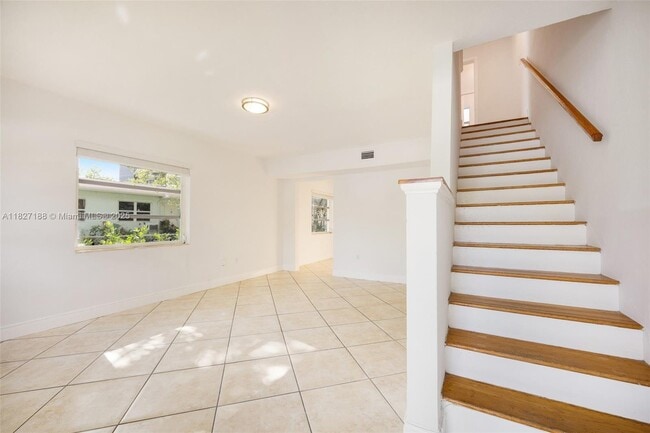 Building Photo - 2330 SW 26th Ln