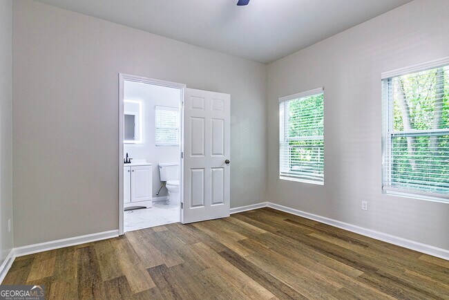 Building Photo - 3368 Kings Park Cir