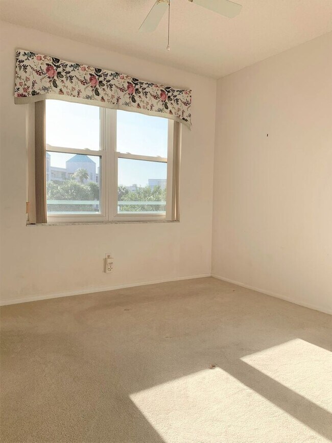 Building Photo - Condo - Coral Pointe At Harbourside with Water Views