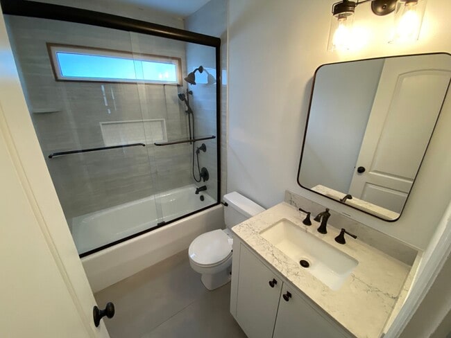 Building Photo - Amazing Brick 3 bedroom 2 bathroom rental ...