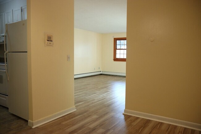 Building Photo - 209 Great Rd