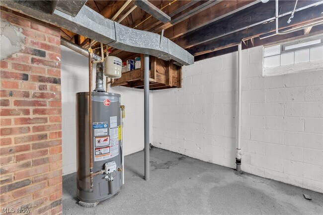 Building Photo - 8008 Pelham Dr