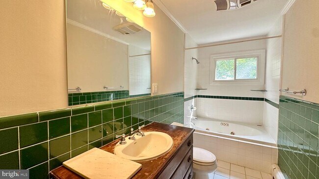 Building Photo - 396 Riverside Dr