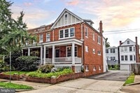 Building Photo - 2426 Observatory Pl NW