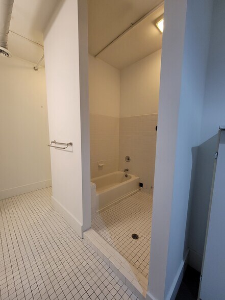 Building Photo - 122 N 3rd St