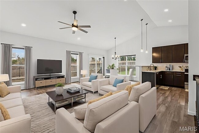 Building Photo - 168 Hidden Bluffs Dr