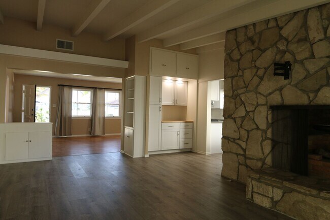 Building Photo - Home in North Kentwood Neighborhood of Wes...