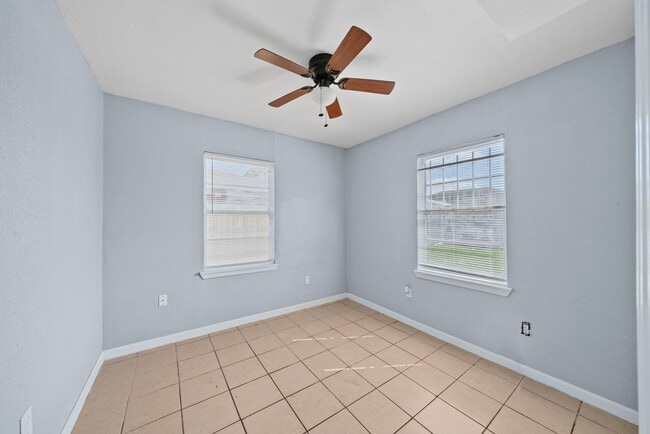 Building Photo - 904 Beverly Ave