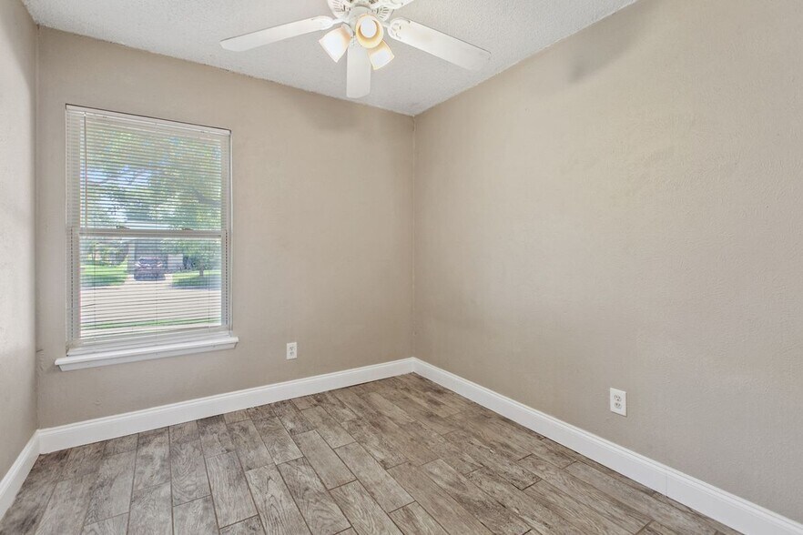 Building Photo - 6702 Colony Park Dr