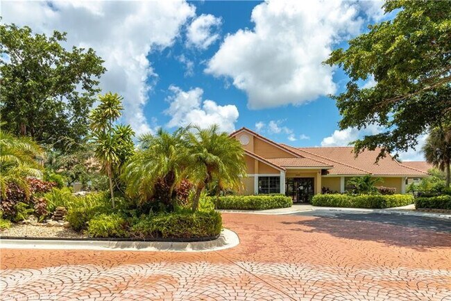 Building Photo - 5641 Riverside Dr