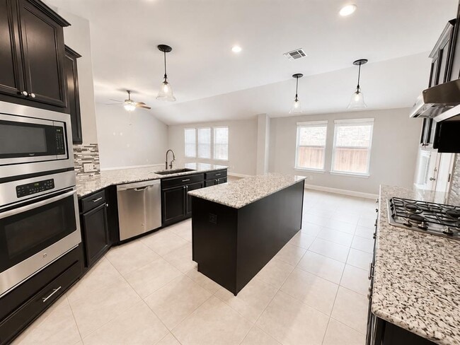 Building Photo - 18512 Rio Chama Ln