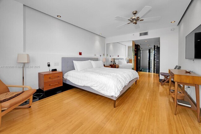 Building Photo - 251 Crandon Blvd