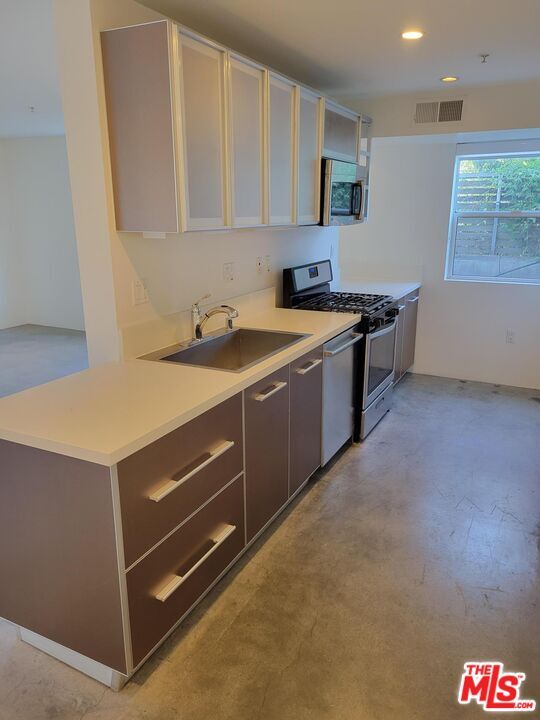 Building Photo - 5806 Waring Ave