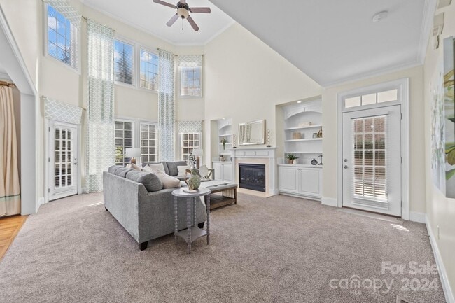 Building Photo - 9440 Wallace Pond Dr