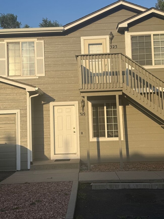 Building Photo - *MOVE-IN SPECIAL: $200 OFF 1ST MONTH'S RENT* SPACIOUS AND CLEAN 2 BEDRROM CONDO FOR RENT!!