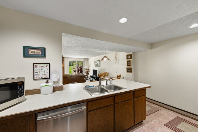 Building Photo - 2822 Hager Ln