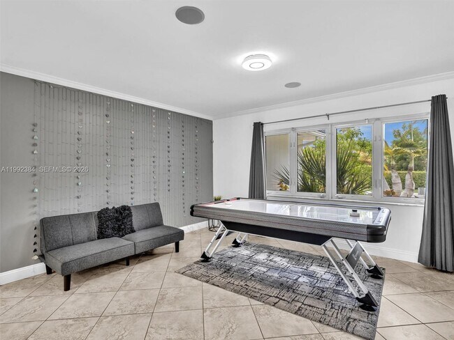 Building Photo - 413 Tamarind Dr