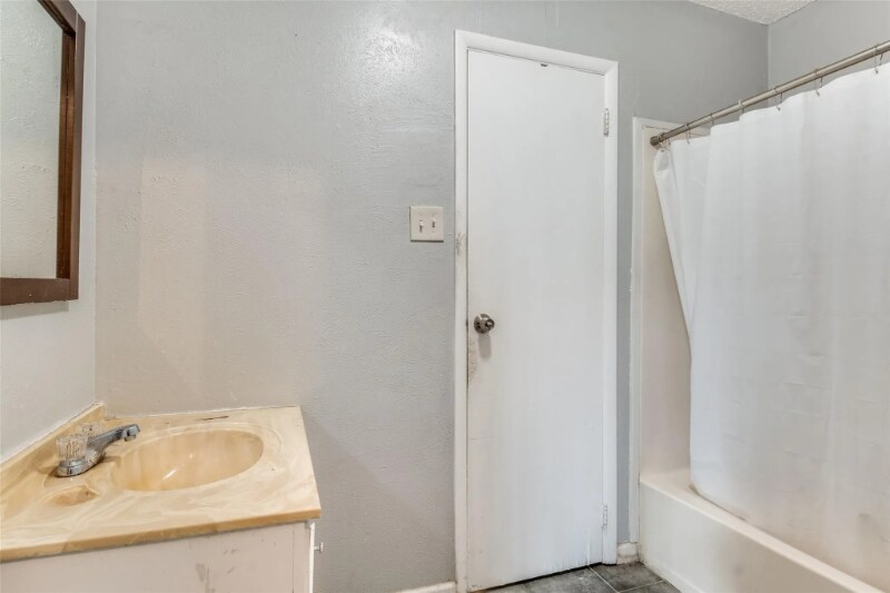 Building Photo - 877 Betty Dr