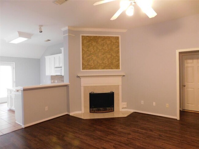 Building Photo - 4211 Creek Hollow Ln