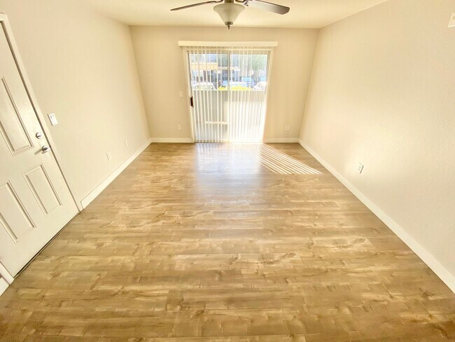 Building Photo - ADORABLE FIRST FLOOR CONDO UNIT 1 BEDROOM / BATH, LOCATED IN A GATED COMMUNITY!
