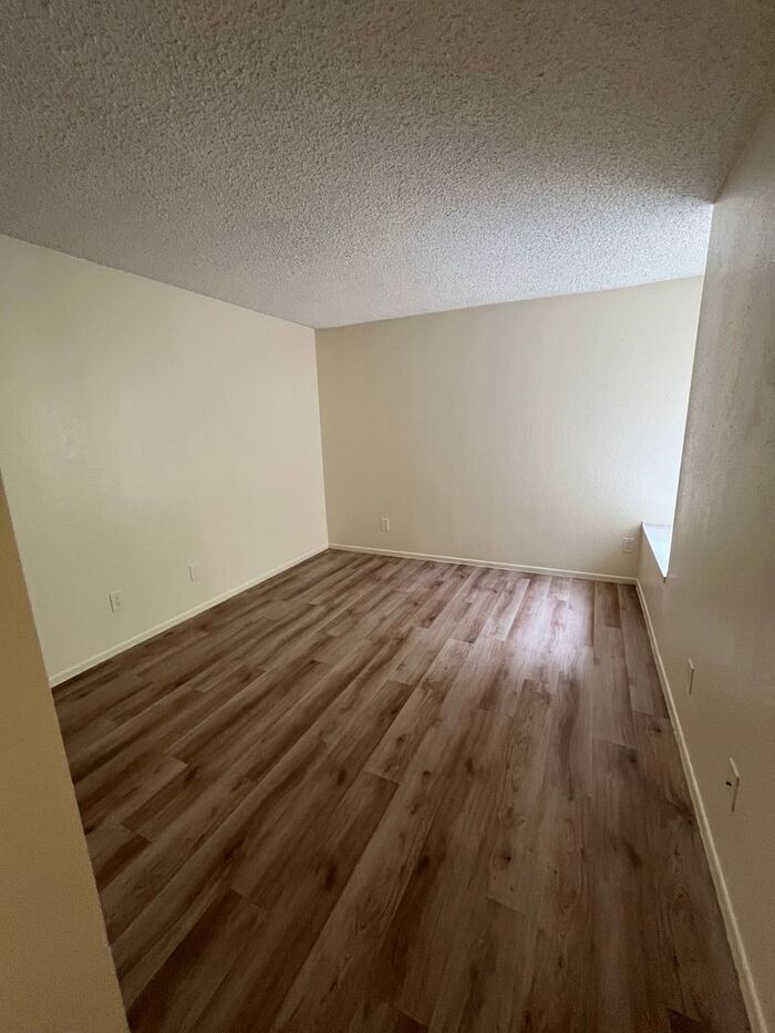 Building Photo - 1201 S McClintock Dr