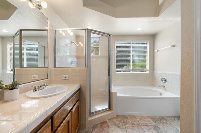 Building Photo - 1451 Lorimer Way