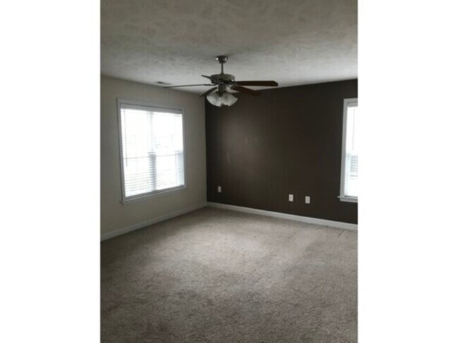 Building Photo - 1820 Balmoral Dr