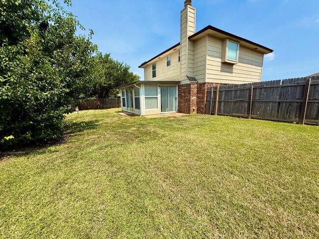 Building Photo - Great Family Home, Great Neighborhood
