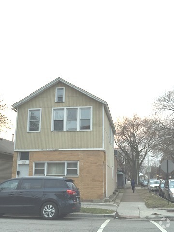 Building Photo - 3400 S Lituanica Ave
