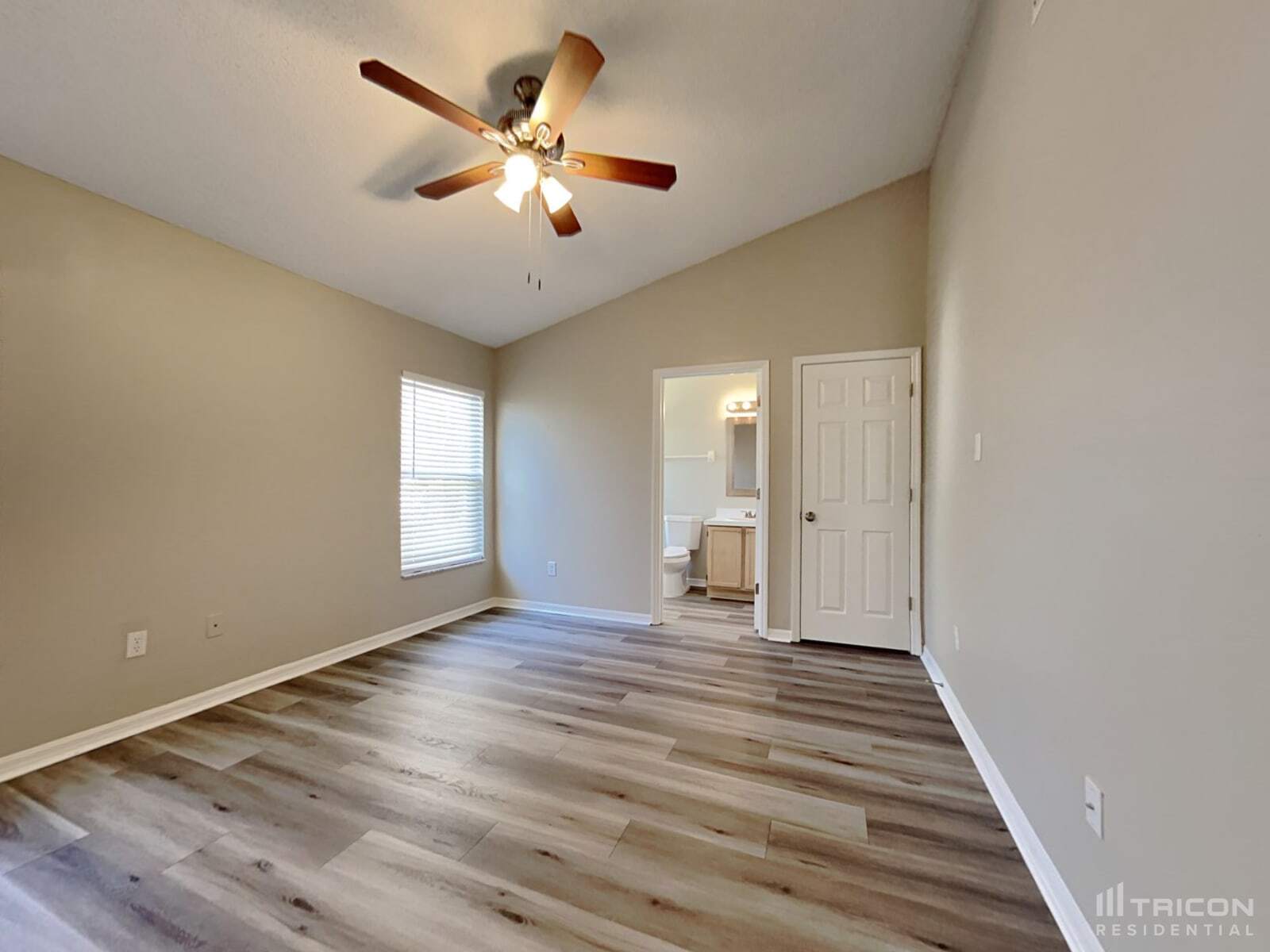 Building Photo - 1370 Heather Glen Dr